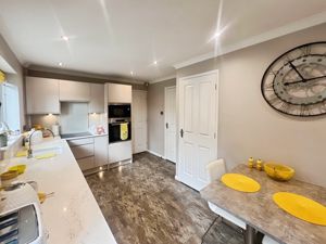 Kitchen Diner- click for photo gallery